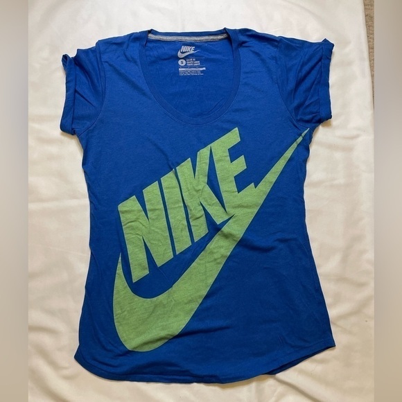 Nike Tops - Nike size small loose fit blue t-shirt